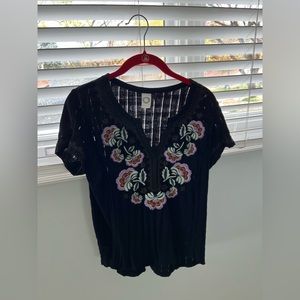 Anthropologie top made in India and beautiful colors! Gently worn